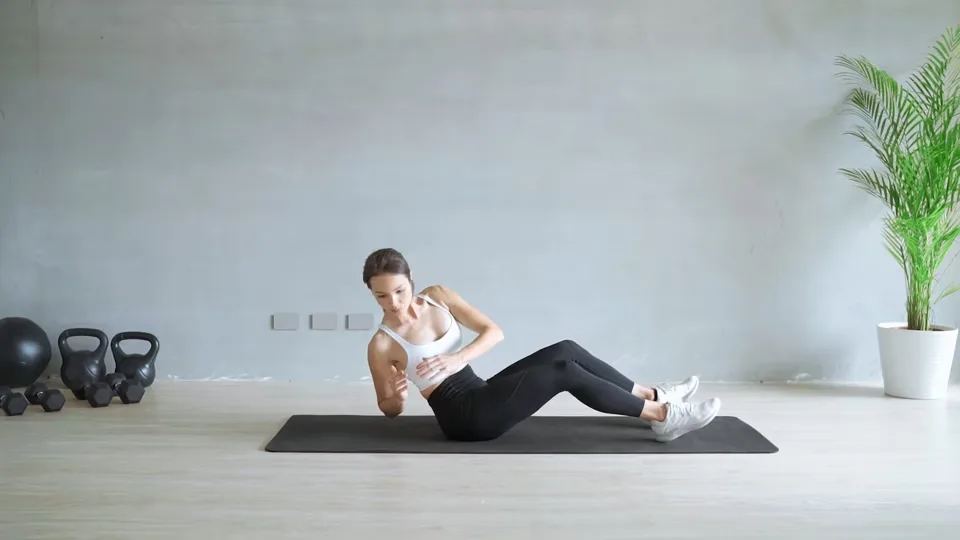 核心訓練動作-俄羅斯轉體